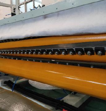 Cina 250M/Min Paper Rewinder Machine, rotolo di carta dei coltelli 4PCS per rotolare la tagliatrice in vendita