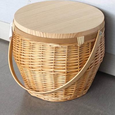 China Viable Insulated With Lid Outdoor Round Camping Wicker Willow Hamper Picnic Bread Basket With Cutlery Wine Picnic Basket For 2 for sale