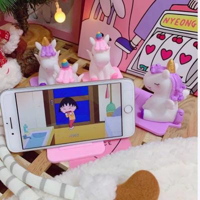 China Creative Heart Adjustable Cute Pink Lazy Desktop Bracket Girl Mobile Phone Cartoon Car Ornaments for sale