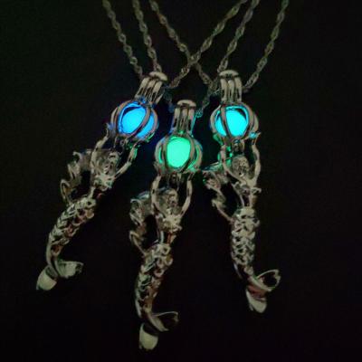 China High Quality Silver Plating Luminous Collar / Clavicle Fish Fluorescent Pendant Necklace Cavity Factory Source for sale