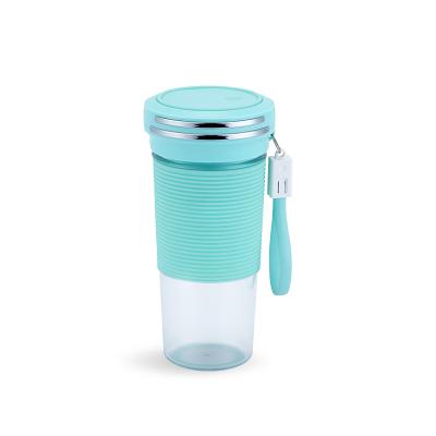 China Newest Fruit Squeezer Outdoor Portable Colorful Mini Blender Gift Plastic Cup With Lid Fruit Blender USB Squeezer for sale