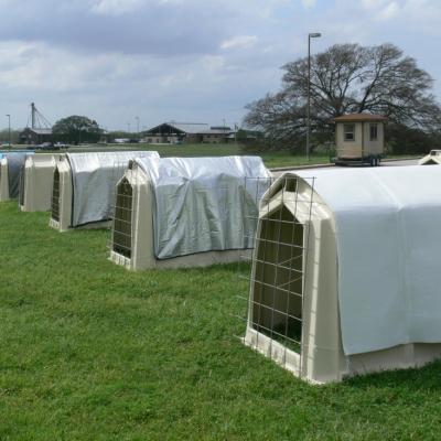 China Easily Clean Space Save Calf Hutch House With Galvanized Fence And Plastic Feeding Bucket For Dairy Farm for sale