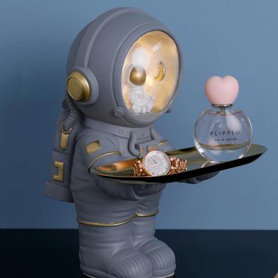 China Nordic Creative Farmhouse Astronaut Ornaments Porch Key Storage Tray Ornaments Resin Crafts For Living Room Decoration for sale