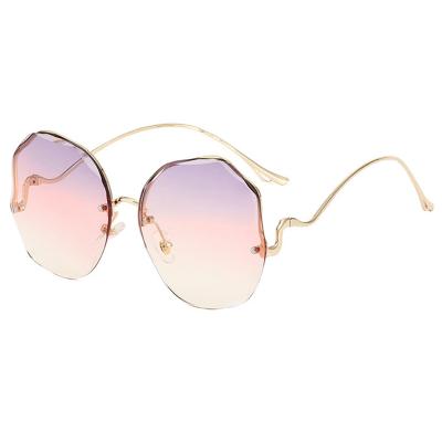 China Fashion Sunglasses 2021 Rimless Square Frames Sunglasses Big Shades Sun Glasses With UV400 Protection for sale