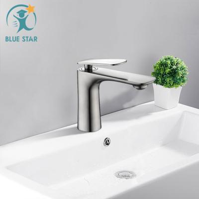 China Pull Out Type Valve Deck Hole Surface Brass Ceramic Mount Faucet Single Handle Wash Basin Faucet Bathroom Faucet Original Style Core Place for sale