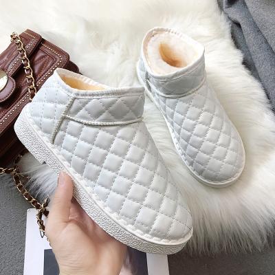 China Anti-Smell 2019 Winter Women's Fashion Snow Boots Shoes, Girls Faux Fur PU Booties Bedroom Slippers for sale