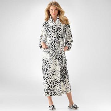 China Breathable Personalized Soft Warm Bathrobe Coral Leopard Print Fleece Utra Pajamas for sale