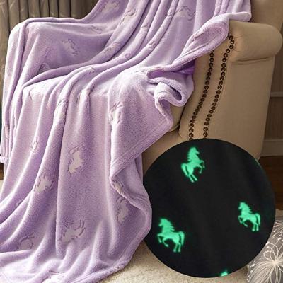 China Anti-pilling Utra Soft Flannel Throw Blanket Unicorn Glow in the Dark Blanket Light Luminous Blankets for sale