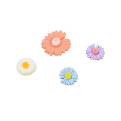 China Eco-froendly PVC Shoe Decorations Shoe Charms Circular Men and Women Shoes Flower Decoration Items Daisy Set for sale