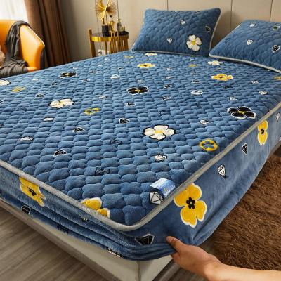 China Three Piece 100% Milk Cotton Flannel Waterproof Velvet Quilted Cartoon Mattress Protector Machine Washable for sale