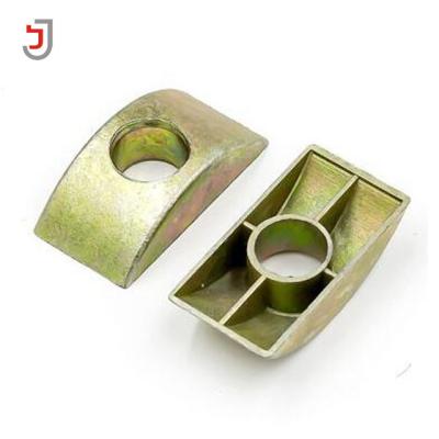 China Zamak Furniture Connector Half Moon Countersunk Joint for sale