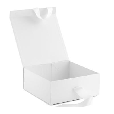 China 100% Certified Recyclable High Quality White Box With Custom Printing With Magnetic Closure For Clothing Shoes Garment Packaging for sale