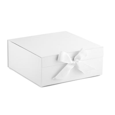 China 100% Certified Recyclable Wholesale Paper Packaging Box With Ribbon Bow Gift Boxes With Magnetic Lid for sale