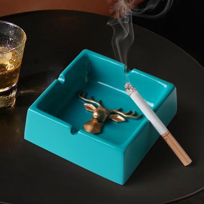 China Nordic creative fashion deer household living room household INS head portable ash tray pocket men and women resin animal head ashtray for sale