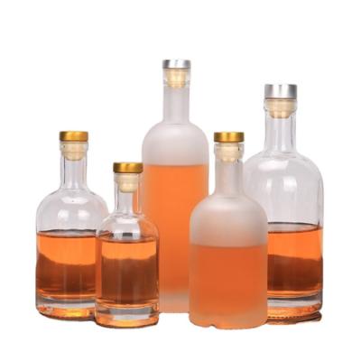 China Fashion 700ml Glass Vodka Bottles 750ml 750ml Liquor Bottles Sale 750ml Eco-friendly Decorative Empty Vodka Bottle With Corks for sale