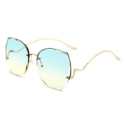 China Fashion Sunglasses Manufacturers Shape Newest 2021 Shades Women Rimless Sunglasses for sale