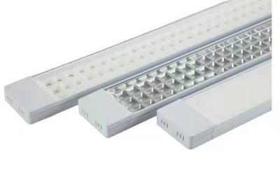 China La superficie blanca de 20 vatios montó las luces de techo lineares del LED para los hospitales, las clínicas y los laboratorios en venta