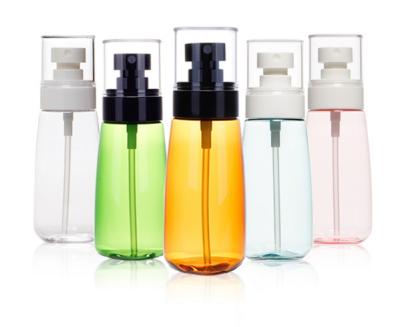 Cina bottiglia cosmetica della pompa della radura dell'ANIMALE DOMESTICO della bottiglia dello spruzzo di 30ml 60ml con i coperchi bianchi dello spruzzo in vendita