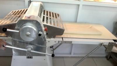 China 1.13KW Small Dough Sheeter croissant making machine LG Inverter for sale