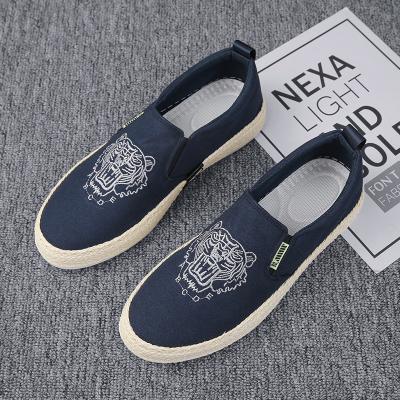 China Latest Fashion Trend Wholesale Loafers Slip On Shoes Fashion Mens Casual Shoes Canvas Shoes for sale