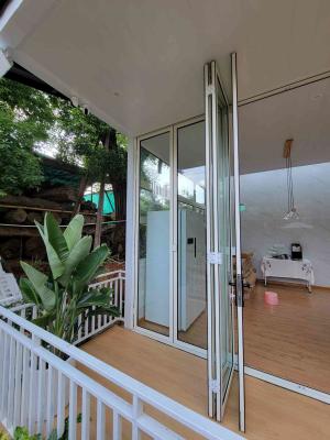 China Modern Aluminum Tempered Glass Door , Powder Coated Bi Fold Aluminium Doors for sale