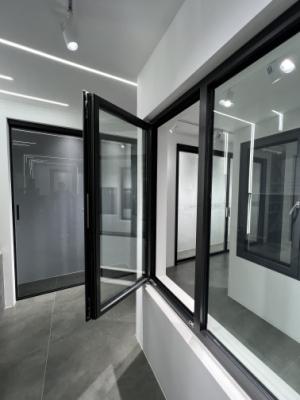 中国 Aluminium Top Hung Casement Windows With 90/180 Degree Openings 販売のため