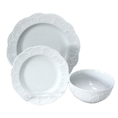 China Luxury Lotus Edge Sustainable 18 Pieces Embossed Bone China Ceramic Porcelain Dinnerware Sets Dinner Set for sale