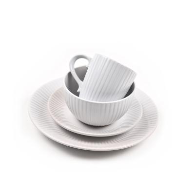 China Kitchen Tableware High Quality Viable White Embossed Ceramic Dinnerware Set for sale