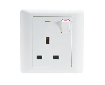 China 86x86mm Residential / General Purpose One Way UK Plug-Outlet Wall Sockets for sale