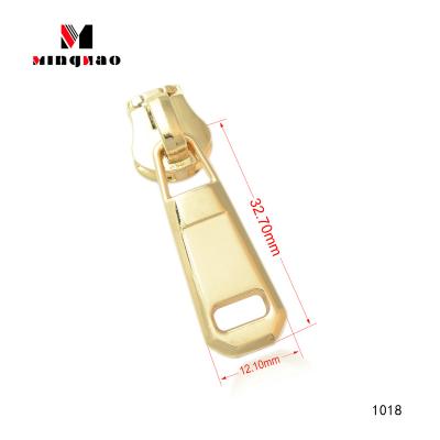 China China high quality hot sale nickel free handbags zinc alloy hardware metal gold light puller zipper puller for sale