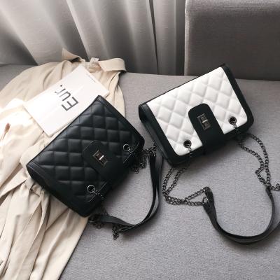 China Hot Selling PU Metal Messenger Bag Cactus Cartoon Decoration Square Sling Chain Shoulder Bag in White for sale