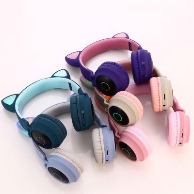 China Circumaural 2020 Wireless LED Cat Ear Headphones Foldable Glowing with Mic Earphone for Girls for sale