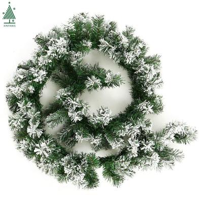 China Cheap Christamas Decoration Christmas Home Decor Snowy Assembled Christmas Wreath for sale