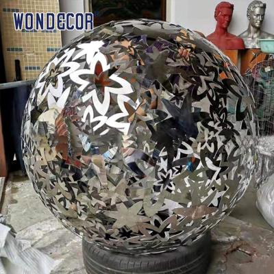 China Large outdoor metal art flower hollow ball stainless steel sculpture zu verkaufen