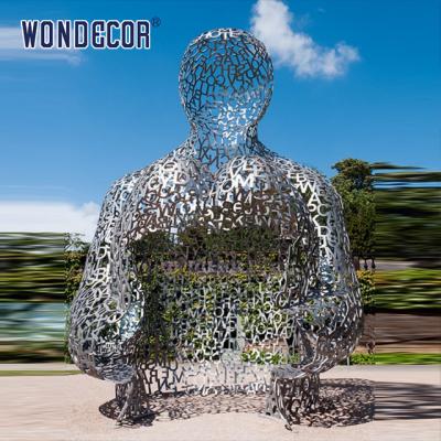 China Outdoor large hollow metal art sitting person stainless steel sculpture zu verkaufen