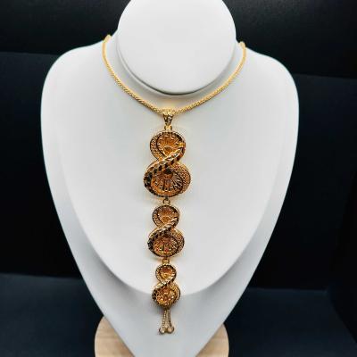 China Hollow Supply Dubai Sand Gold Flower Diamond Horn Shape Pendant Jewelry Gold Plated Women's Pendant Set Copper for sale