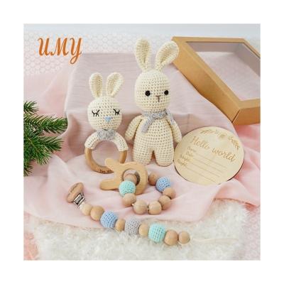 China Toy Newborn Gift Infant Montessori Spielzeug Holz Soft Safe Wooden Baby Rattle Teether Toys for sale