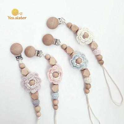 China Soft Toy Nordic Cotton Schnullerkette Holz Baby Teething Wooden Crochet Flower Pacifier Clip for sale