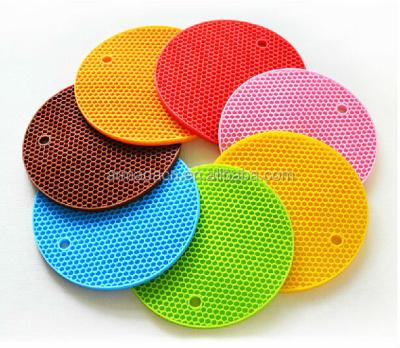 China 18CM Honeycomb Shape Silicone Pad Stand Coaster Place Mat Silicone Viable Heat Resistant Mat for sale