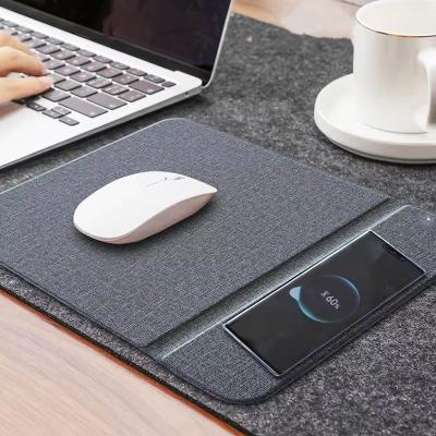 China Upgrade Your Office 15W Wireless QI Fast Charging Pad with Magnetic and Non-slip Mat for sale