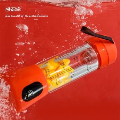 China Mini Fruit Juicer Cup Cordless Handheld Rechargeable Electric Juicer Mini Fruit Juicer Portable Blender for sale