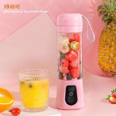 China New Portable Rechargeable 2022 Blender Juicer Machine Can Be Carried With You Portable Juicer Cordless Automatic Juicer for sale