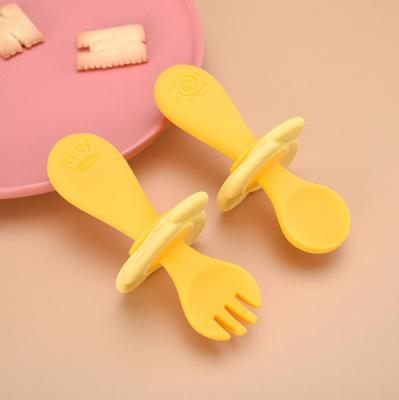 China Latex Free Manufacturer New Food Grade Silicone Baby Spoon Training Spoon Custom Temperature Spoon for sale