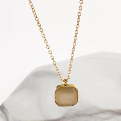 China Vintage Temperament Clavicle Necklace Simple High Quality French Chain Pendant Natural Stone Necklace for sale