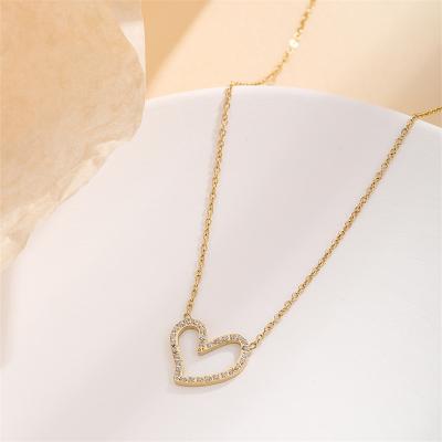 China Vintage Fashionable Female 14K Gold Plated Choker Necklace Heart Necklace Gold Pendant Necklace For Women for sale