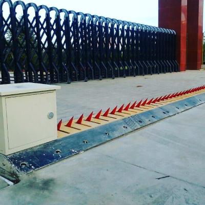 China Roadway Safety Fast Shipping 7 Meters Road Crash Barrier Nails Tire Remote Control Adjustable Killer for sale