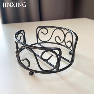 China Viable Creative Heart Shaped Coaster Holder Saucer Bracket Cushion Iron Art Water Cup Coaster Holder Storage Rack Tea Cup Holder for sale