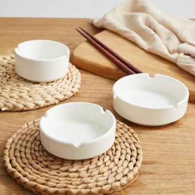 China Eco-friendly General Plain Porcelain White Ashtray For Hotel And Restaurant à venda