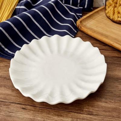 China Viable Round Wavy Rim Wedding Charger Porcelain Dish Ceramic Dinner Set For Hotel/Restaurant for sale