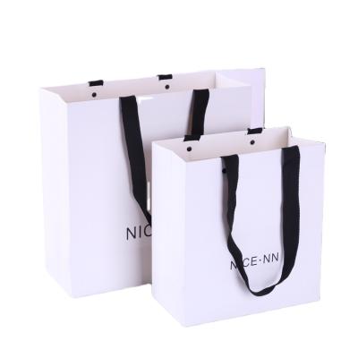 China Custom Recyclable Personalized Print Logo Extra Large Carry Retail White Fashion Boutique Paper Packaging Luxury Shopping Bags for sale